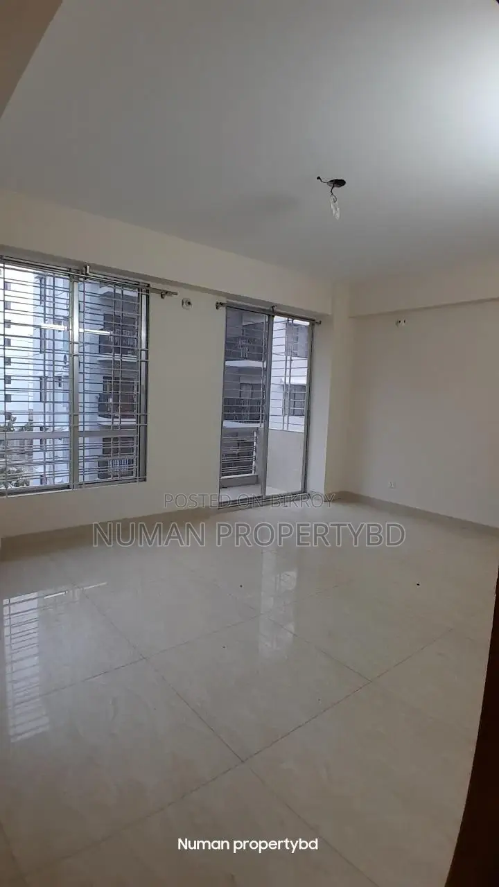 1800 sq ft 3 bedroom new luxurious semi-furnished flat for rent