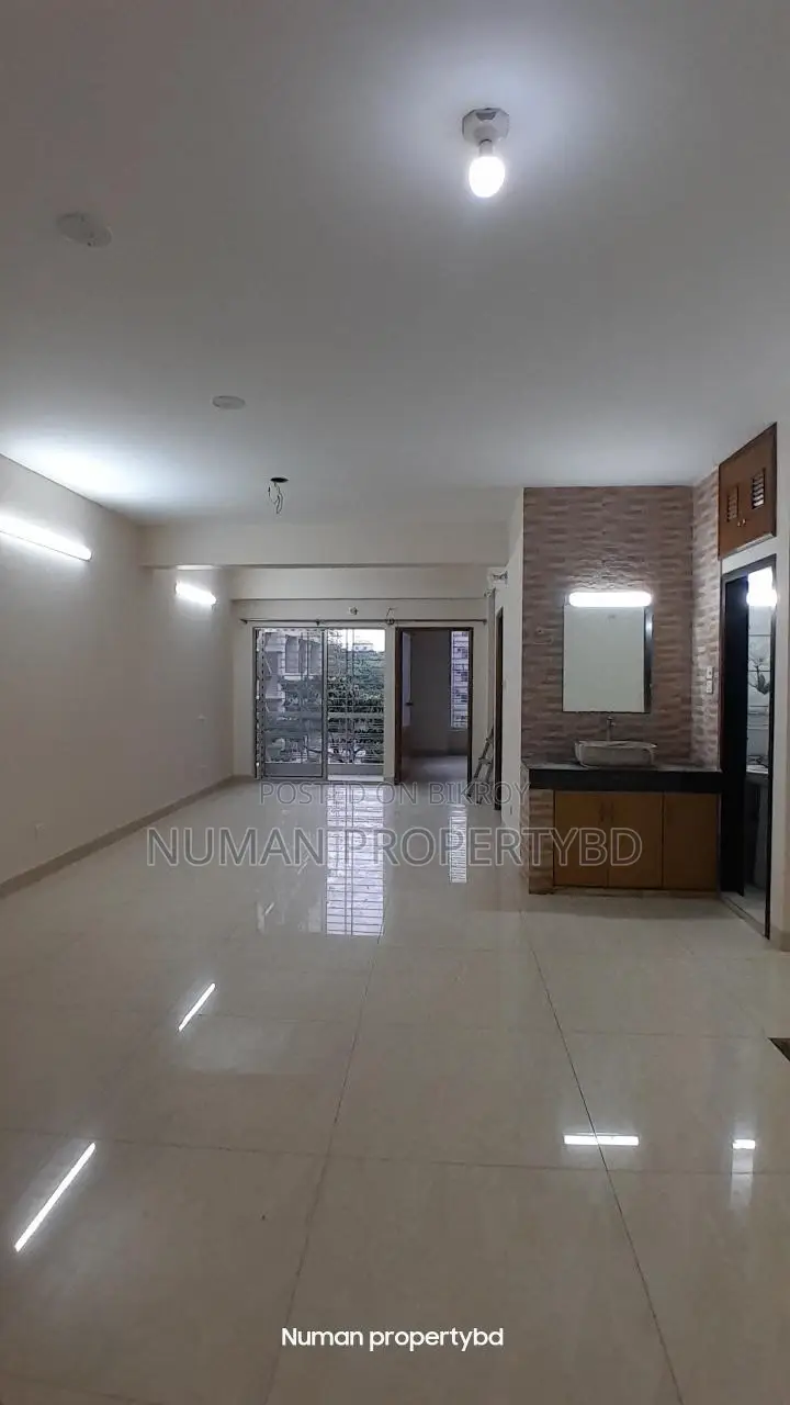 1800 sq ft 3 bedroom new luxurious semi-furnished flat for rent