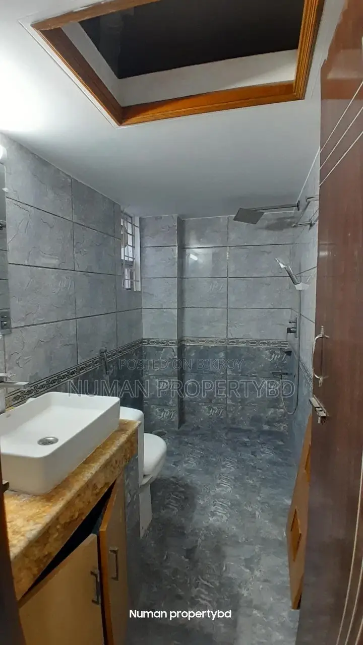 1800 sq ft 3 bedroom new luxurious semi-furnished flat for rent