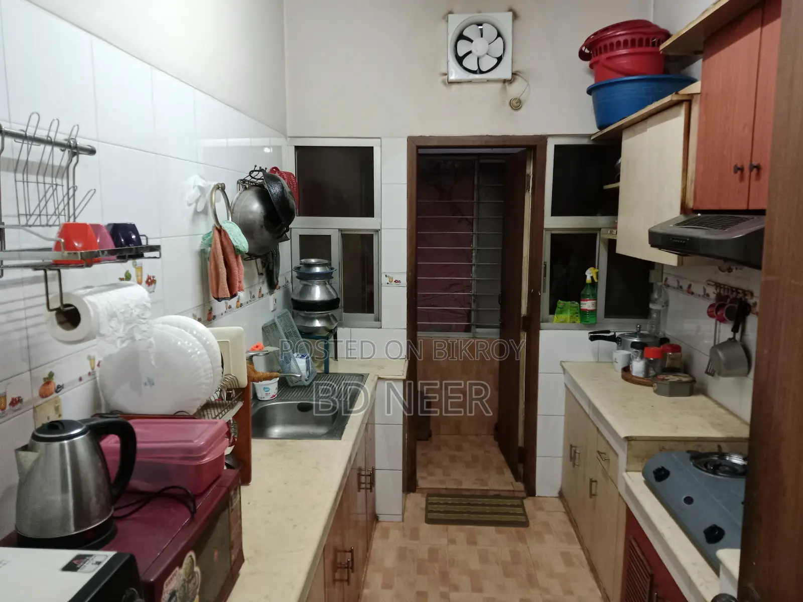 good looking semi furnish 3 Bed room apt rent in Gulshan