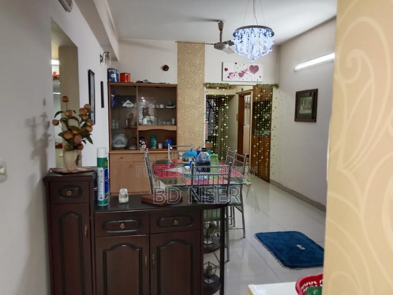 good looking semi furnish 3 Bed room apt rent in Gulshan
