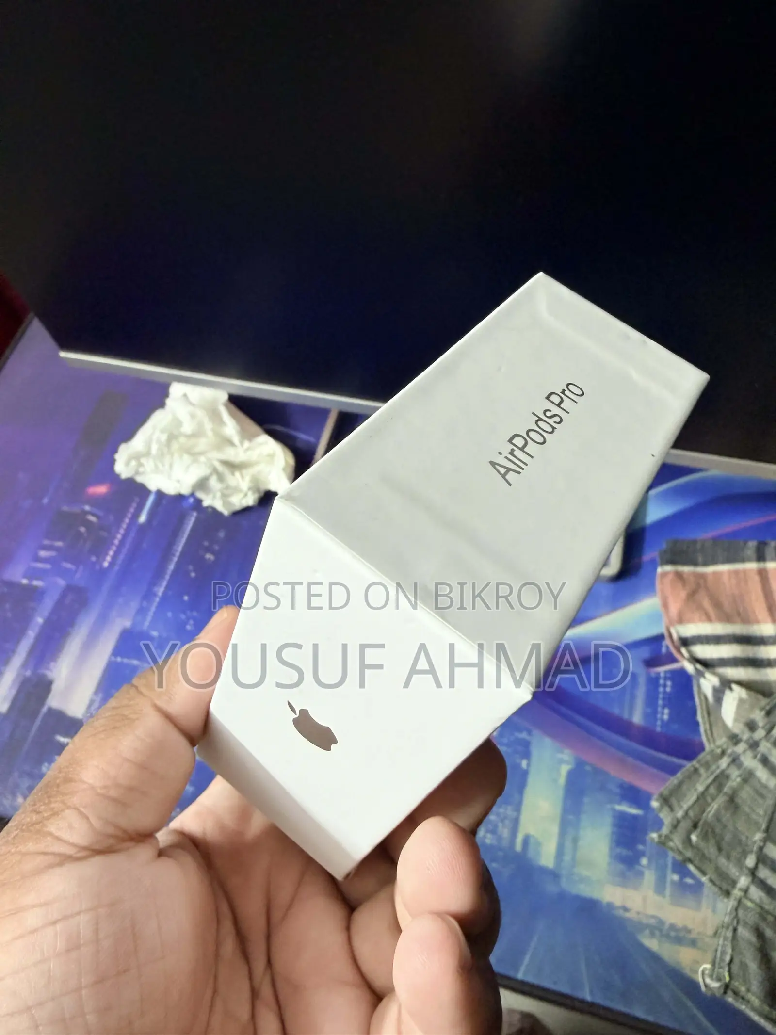 Selling new Apple Earbuds (Used)