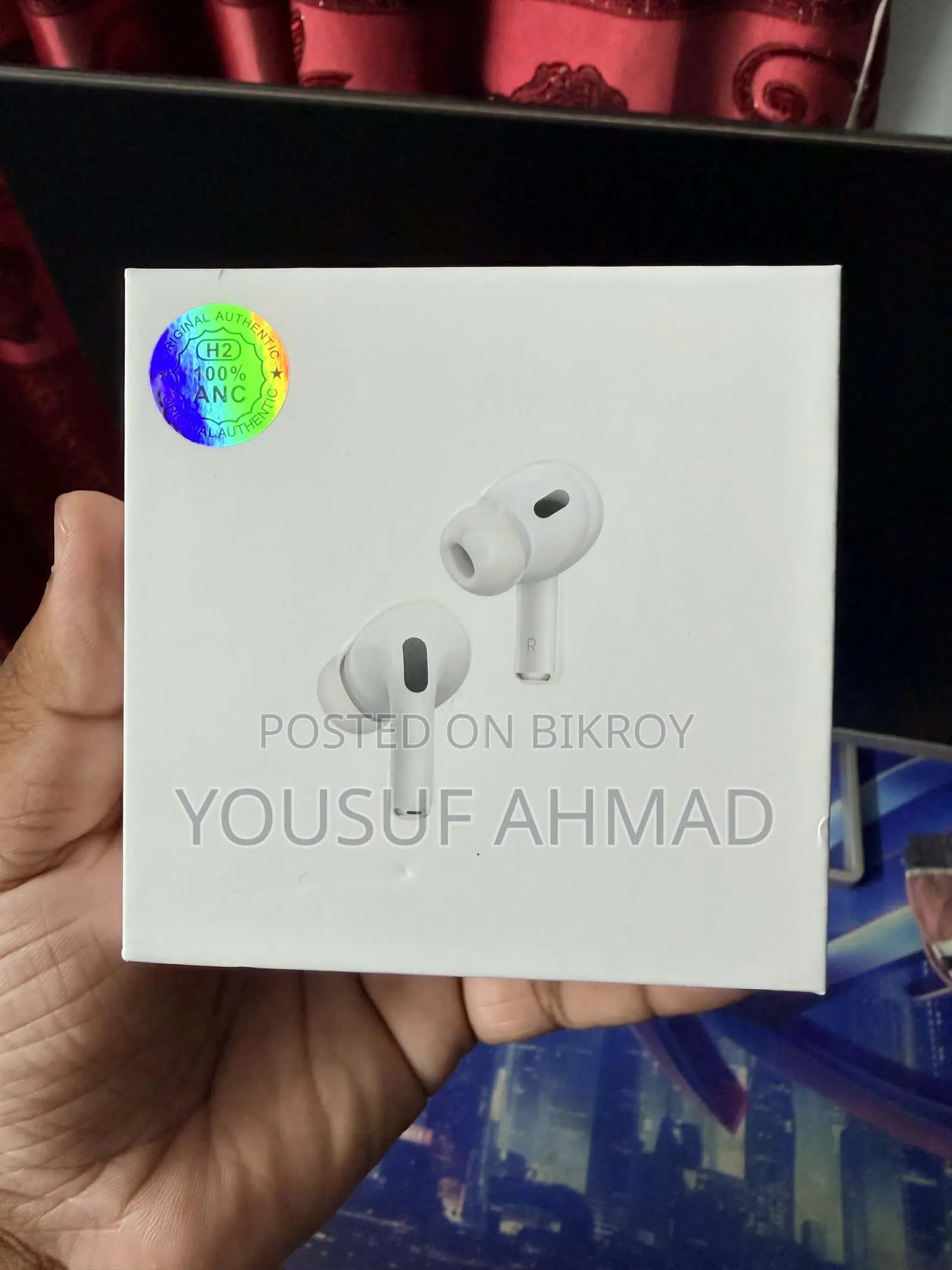 Selling new Apple Earbuds (Used)