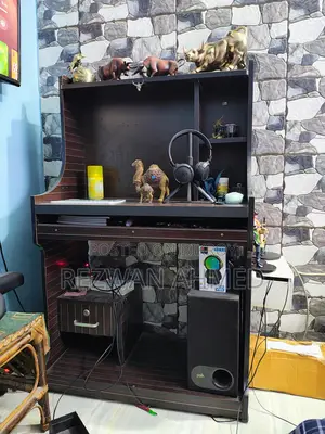 ডেস্কটপ টেবিল