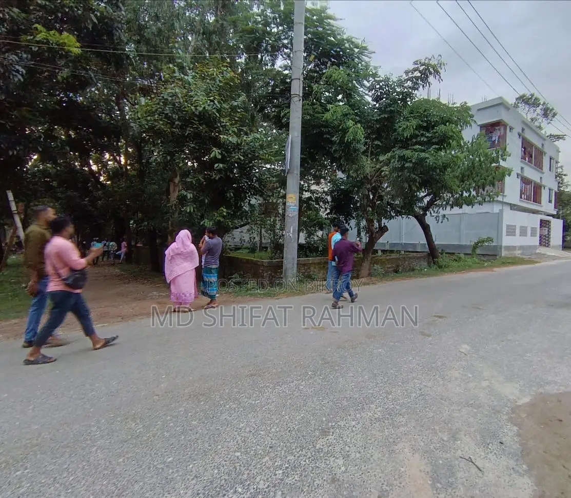 বড়বাড়ি গাছা নিলয়ে বাড়িসহ ৩কাটা জমি সরাসরি মালিক থেকে বিক্রি হবে
