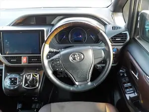 Toyota Esquire GI PREMIUM PKG 2020