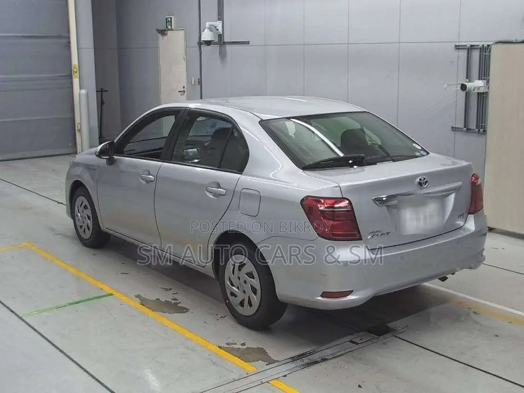 Toyota Axio Hybrid EX Silver 2020