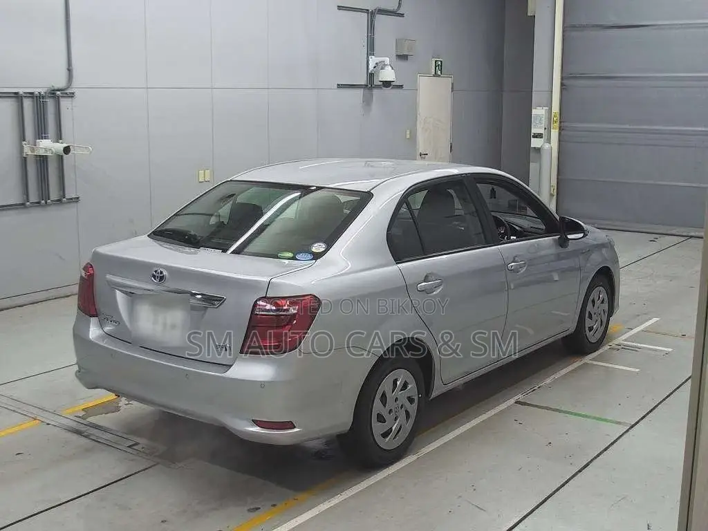 Toyota Axio Hybrid EX Silver 2020