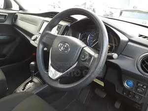 Toyota Axio Hybrid EX Silver 2020