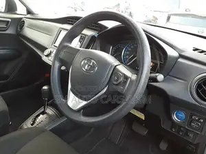 Toyota Axio Hybrid EX Silver 2020