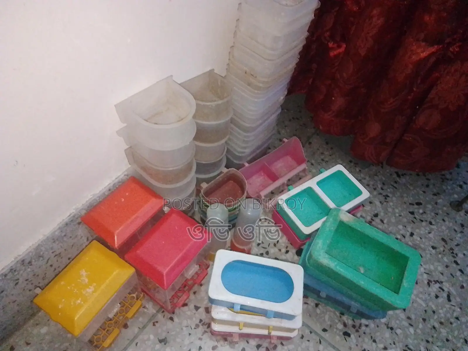 পাখির বিভিন্ন জিনিস
