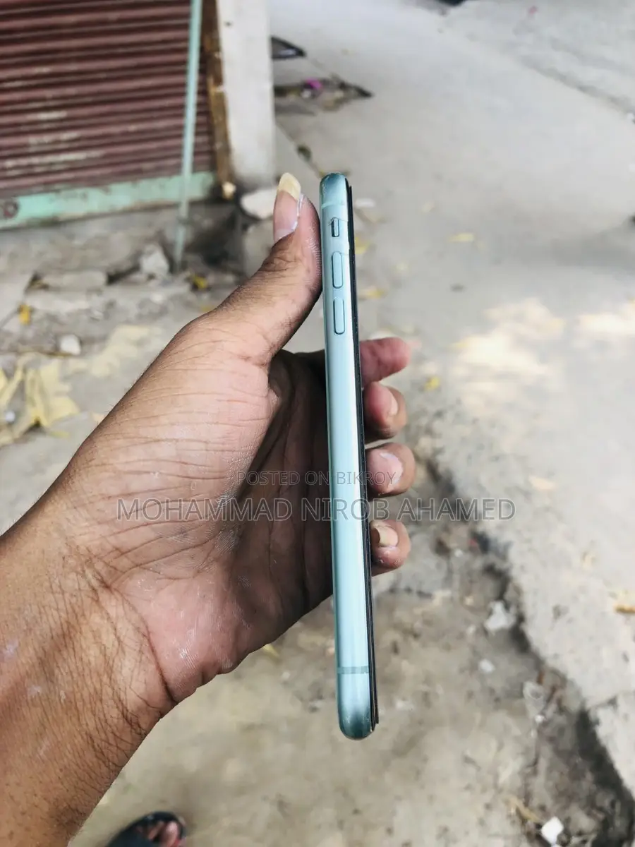 Apple iPhone 11 (Used)