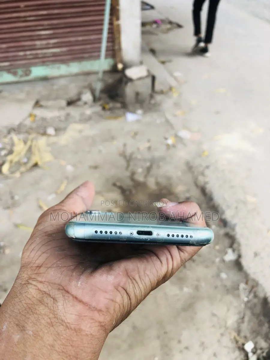 Apple iPhone 11 (Used)