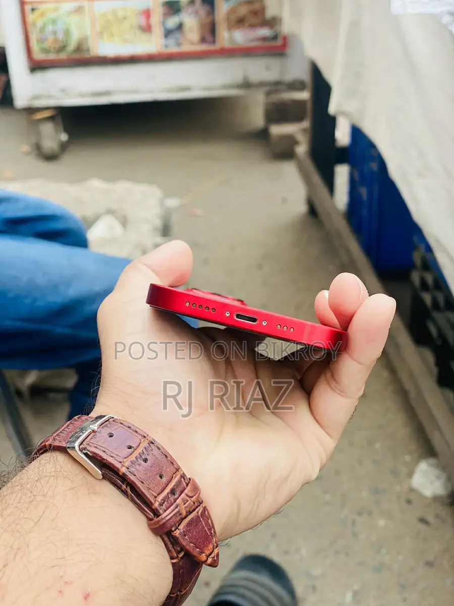 Apple iPhone 13 (Used)