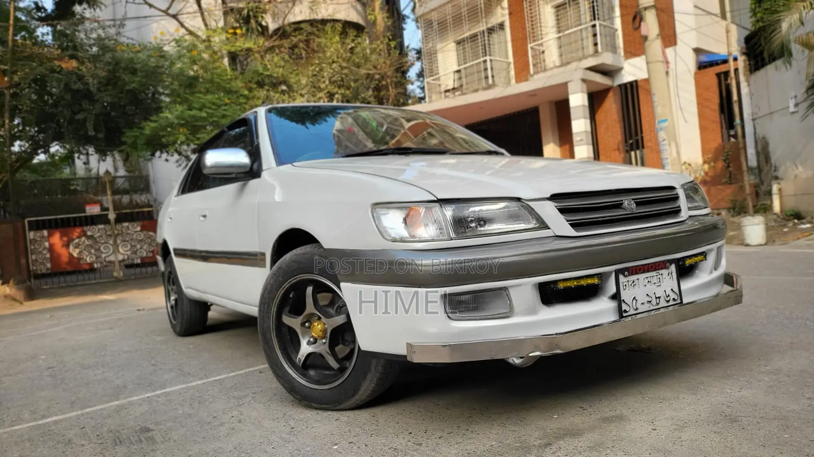 Toyota Corona . 1999