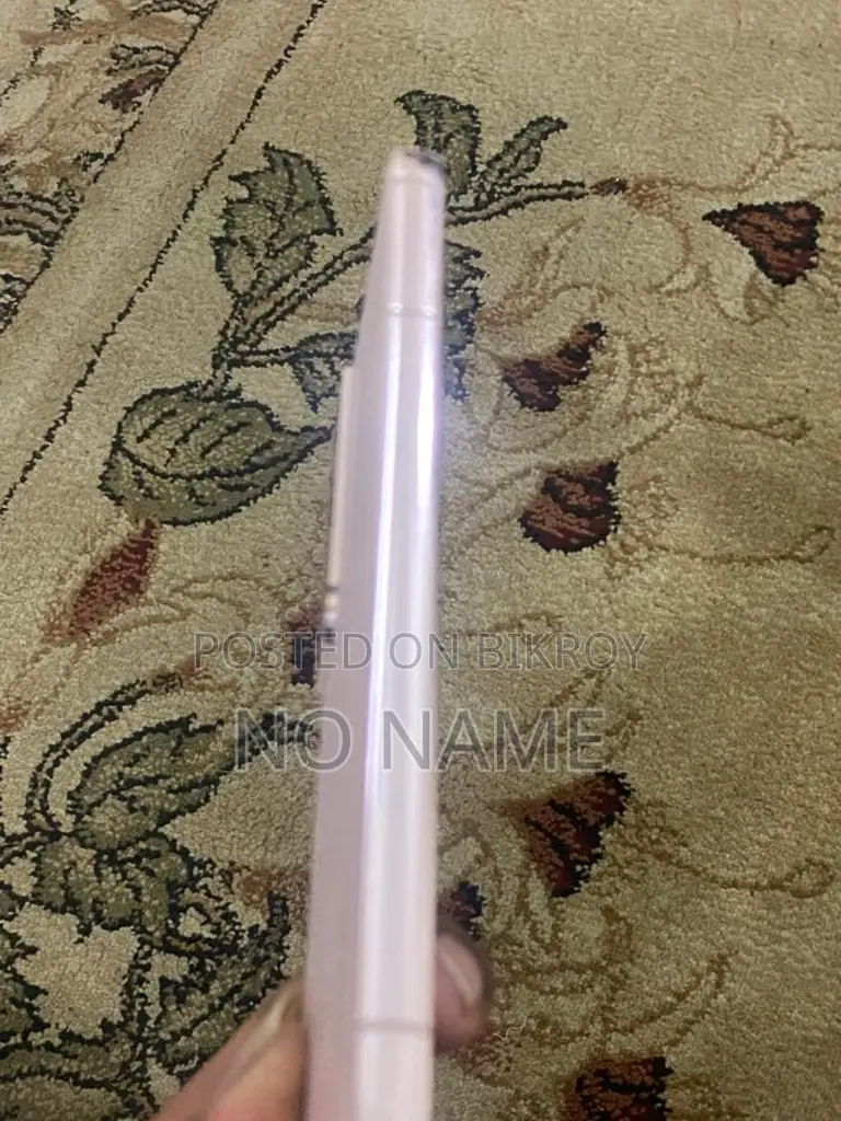 Samsung Galaxy S22 . (Used)