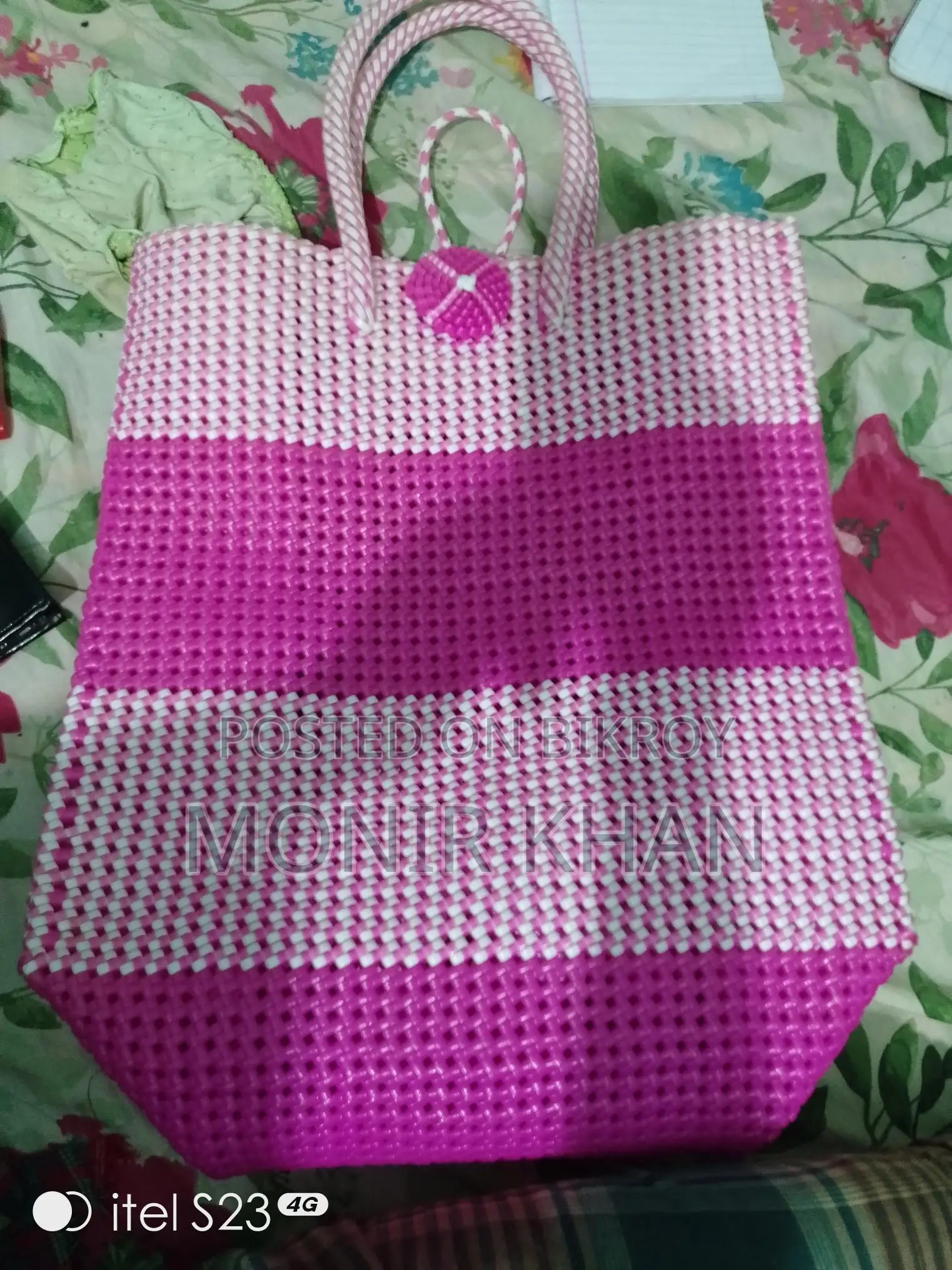 খুবই মজবুত এবং সুন্দর একটি ব্যাগ