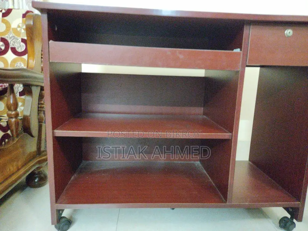 Computer Table Fully Freshed