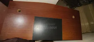 অফিস টেবিল