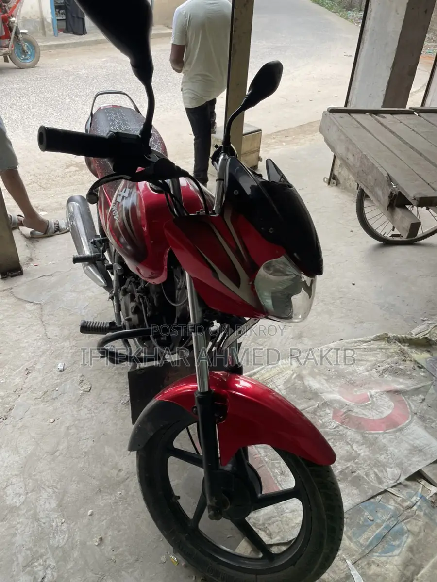Bajaj Discover 100 . 2015