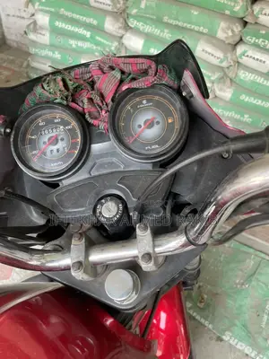Bajaj Discover 100 . 2015
