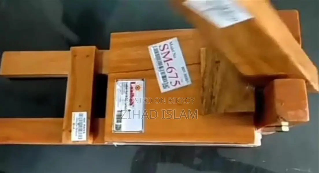 ঘণ্টার পর ঘণ্টা দাঁড়িয়ে রুটি বেলা শেষ! কয়েক সেকেন্ডেই পান নরম গোল রুটি।