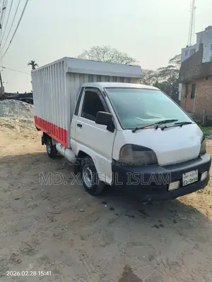 Toyota Cover Van . 2005