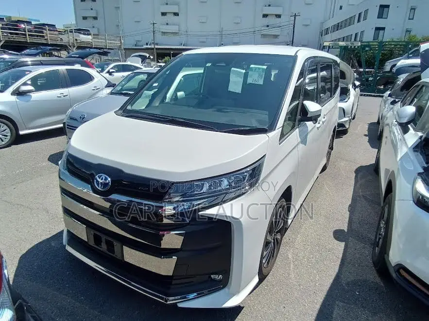 Toyota Noah hybrid 2022