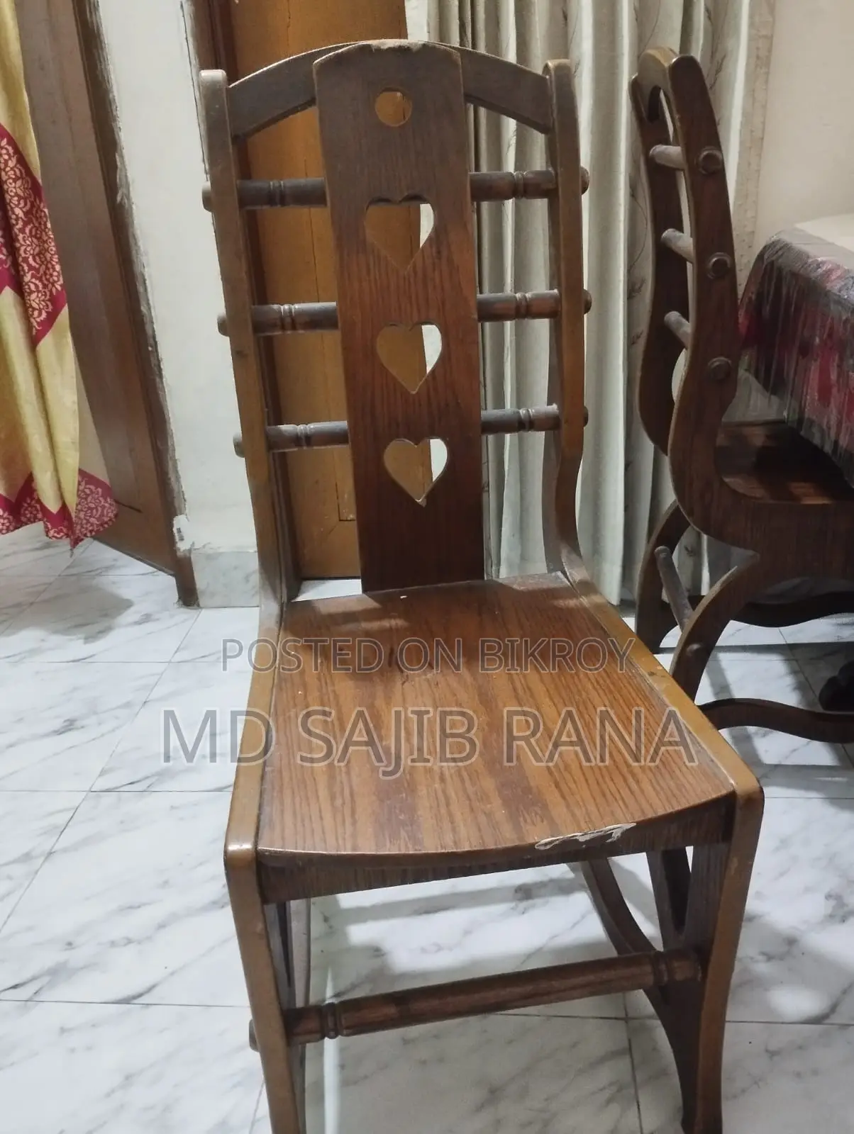 Dining table with 5 chairs - Emergency sale due to relocation