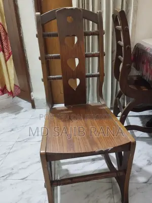 Dining table with 5 chairs - Emergency sale due to relocation