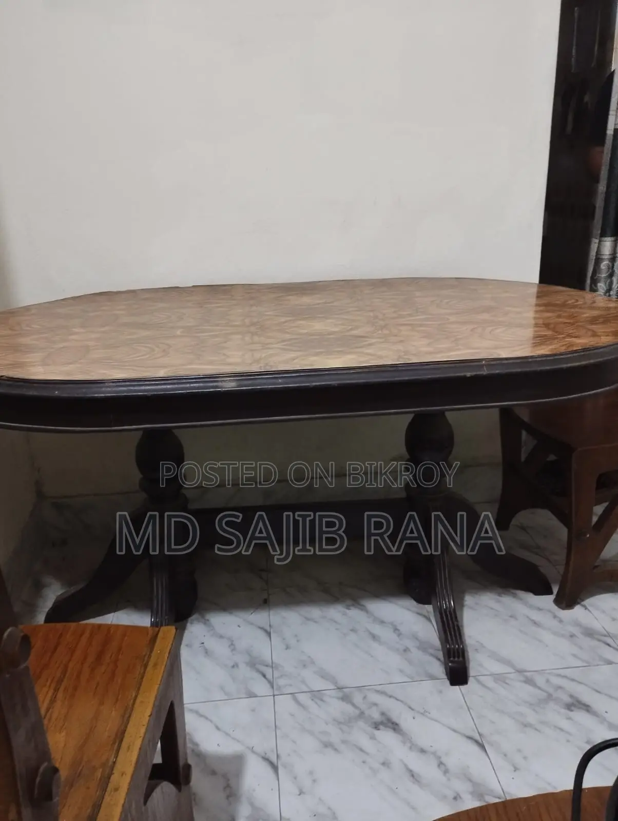 Dining table with 5 chairs - Emergency sale due to relocation