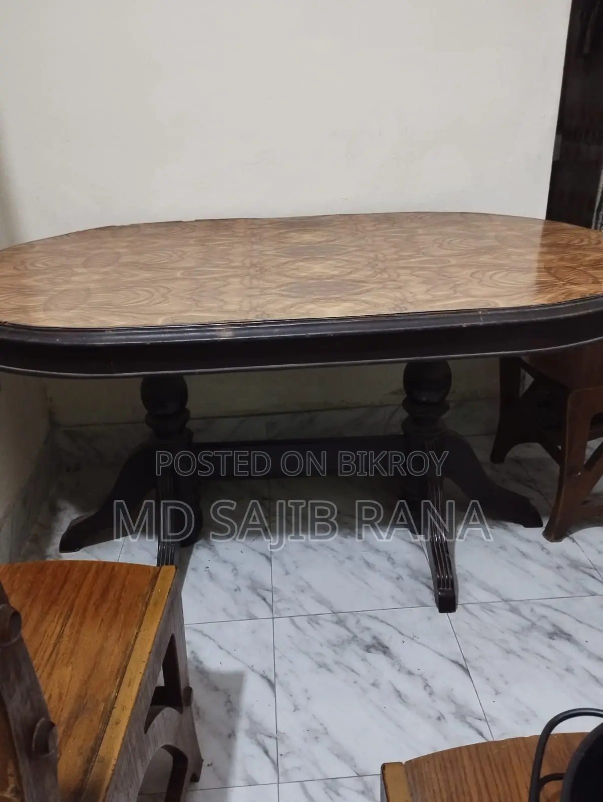 Dining table with 5 chairs - Emergency sale due to relocation