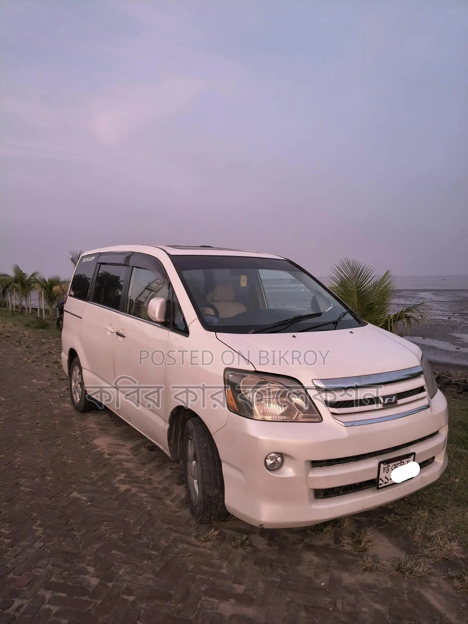 Toyota Noah sun roof 2004