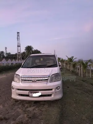 Toyota Noah sun roof 2004