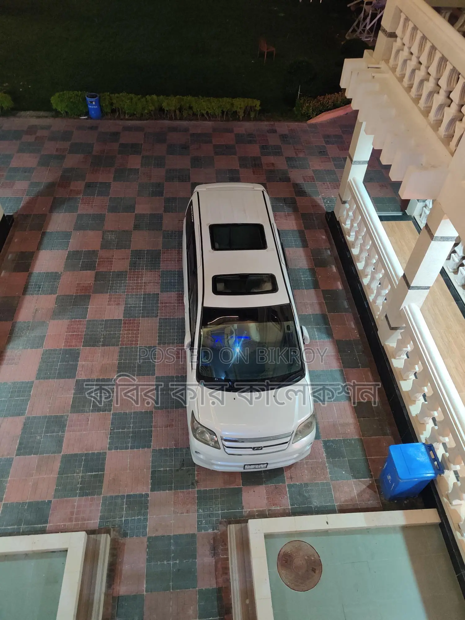 Toyota Noah sun roof 2004
