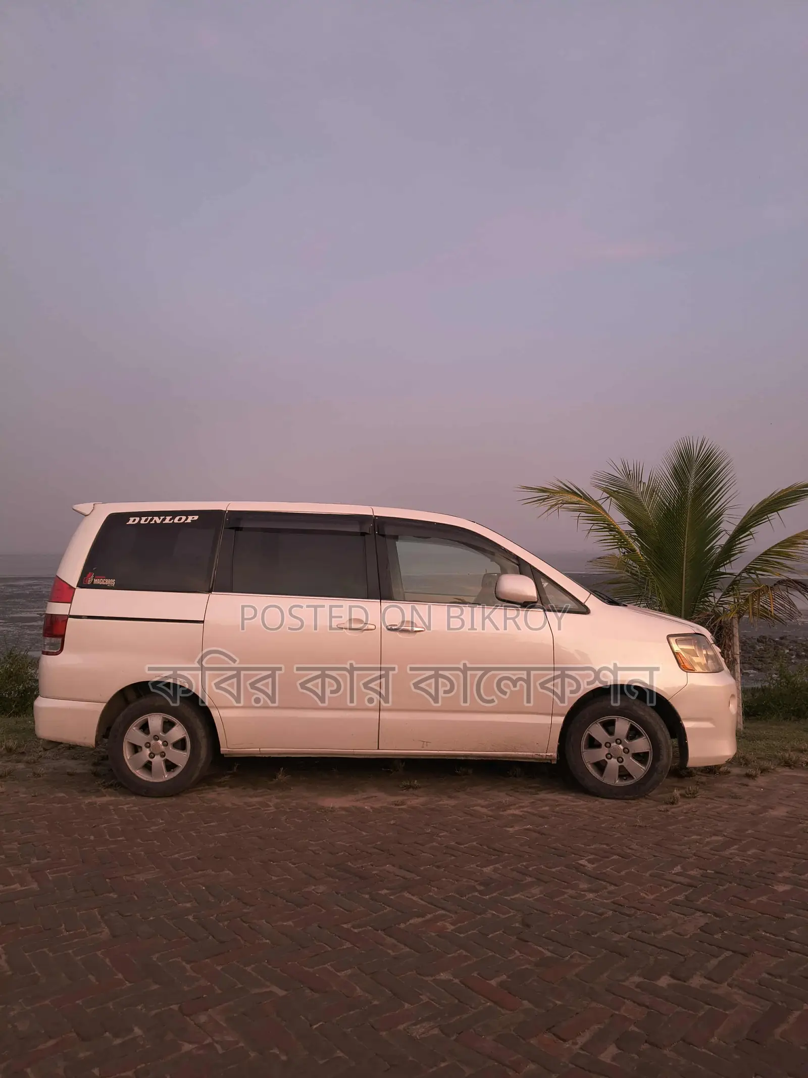 Toyota Noah sun roof 2004