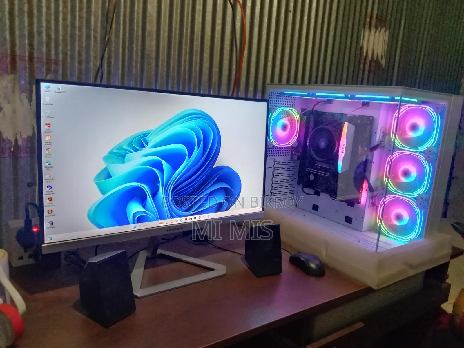 DESKTOP COMPUTER
