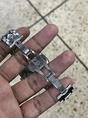 প্রিমিয়াম ঘড়ি