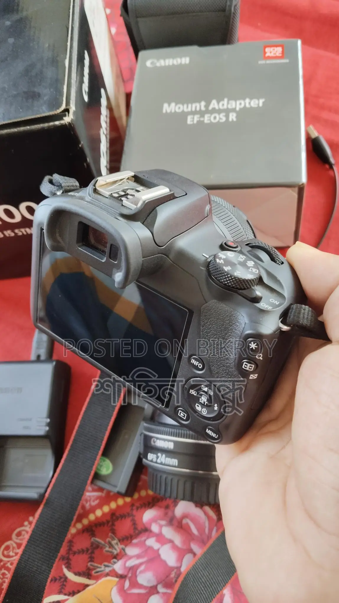 Selling Canon R100 with all accessories.