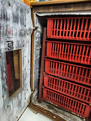 ১৪০০ মুরগির হ্যাচার এবং স্যাটার