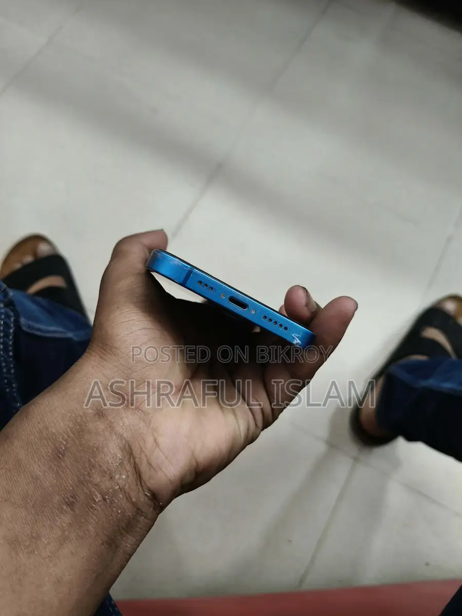 Apple iPhone 13 (Used)
