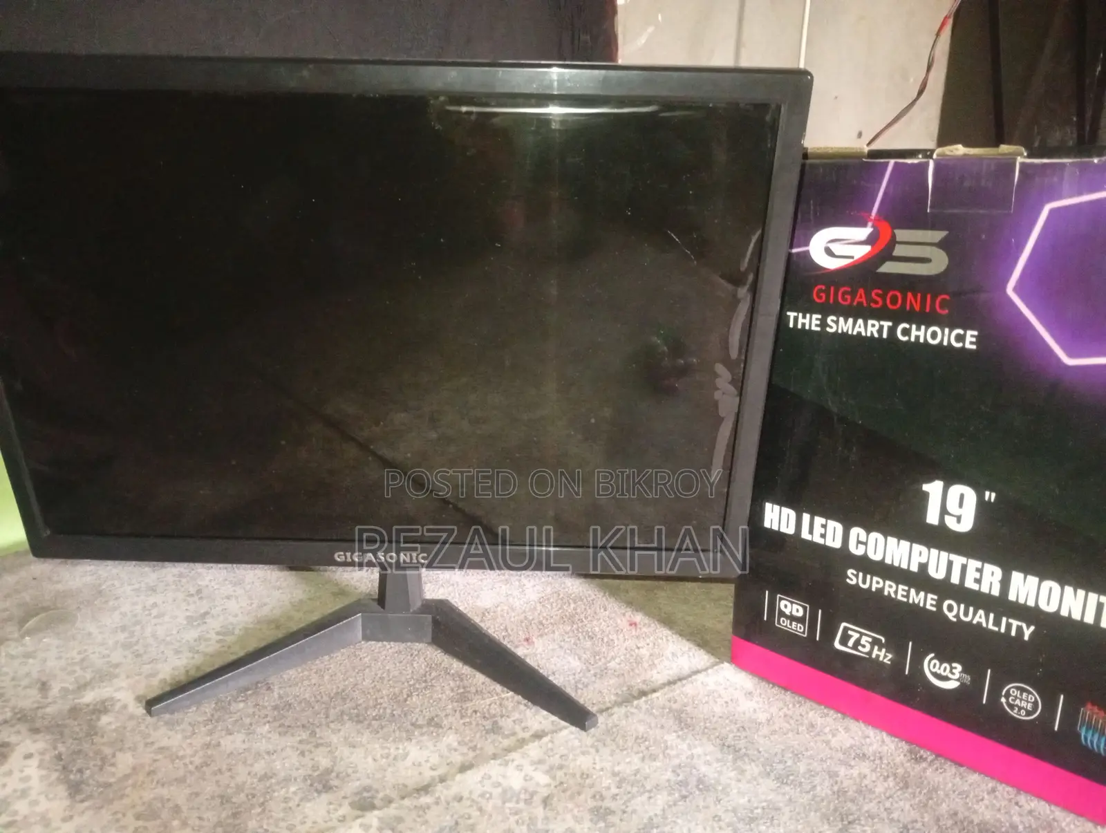 Gigasonic RB-G19S-400C 19” LED Monitor