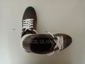 বাদামী রঙের লেদার স্নিকার, সাইজ ৪৩