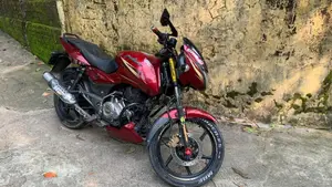 Bajaj Pulsar 150 . 2017