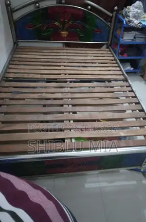 ষ্টিলের খাট