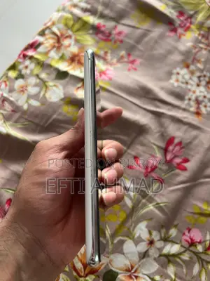 Samsung Galaxy S20 FE (Used)