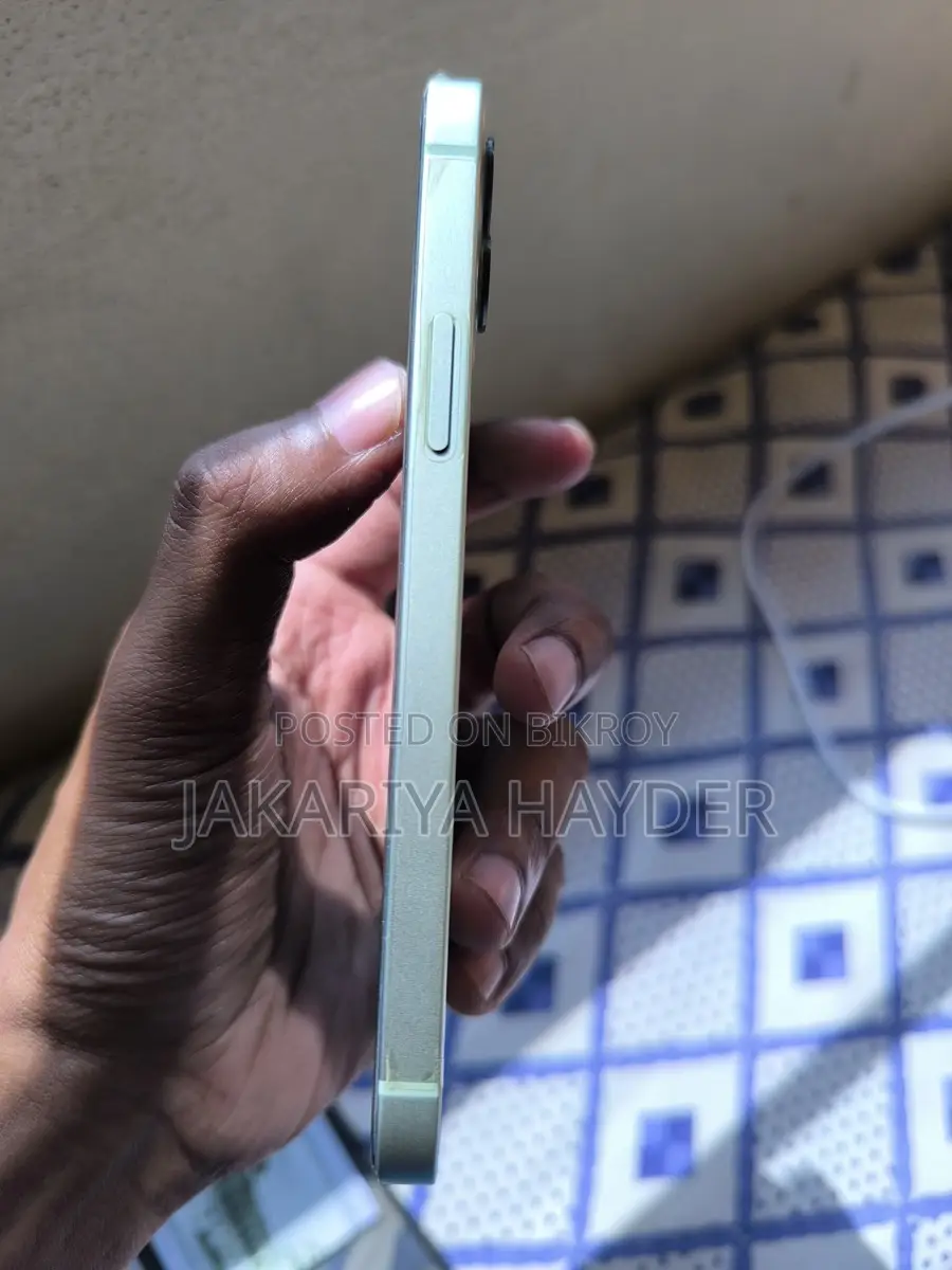 Apple iPhone 12 (Used)