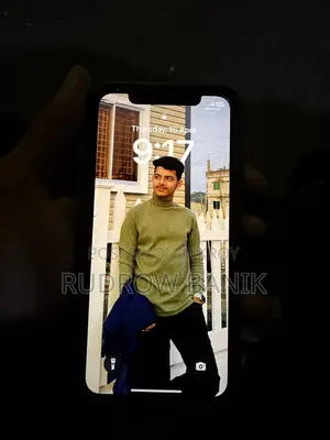 Apple iPhone XS . (Used)