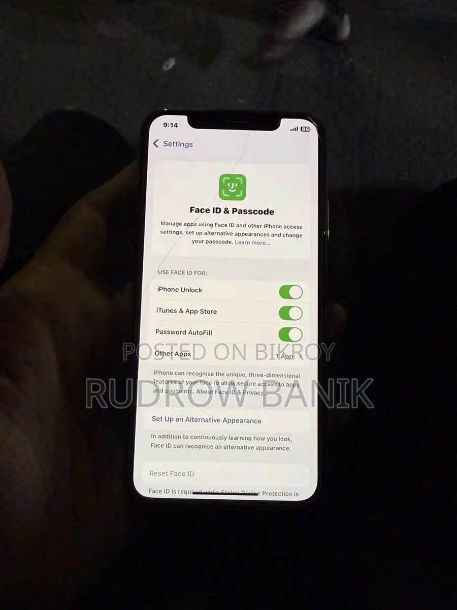 Apple iPhone XS . (Used)