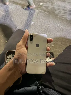 Apple iPhone XS . (Used)